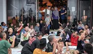 Seskab Teddy Mendadak Kunjungi Sekolah Rakyat di Cikarang Malam-malam