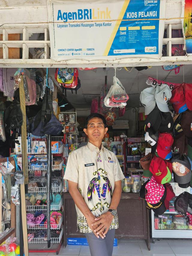 Hamjah, Guru di Papua yang Merangkap AgenBRILink demi Bantu Warga Akses Layanan Keuangan