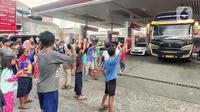 Seperti diketahui, klakson bus bersuara lantang yang mulai ramai pada 2018, telah menjadi favorit para bocah, remaja, maupun pecinta bus di berbagai daerah. (Liputan6.com/Angga Yuniar)