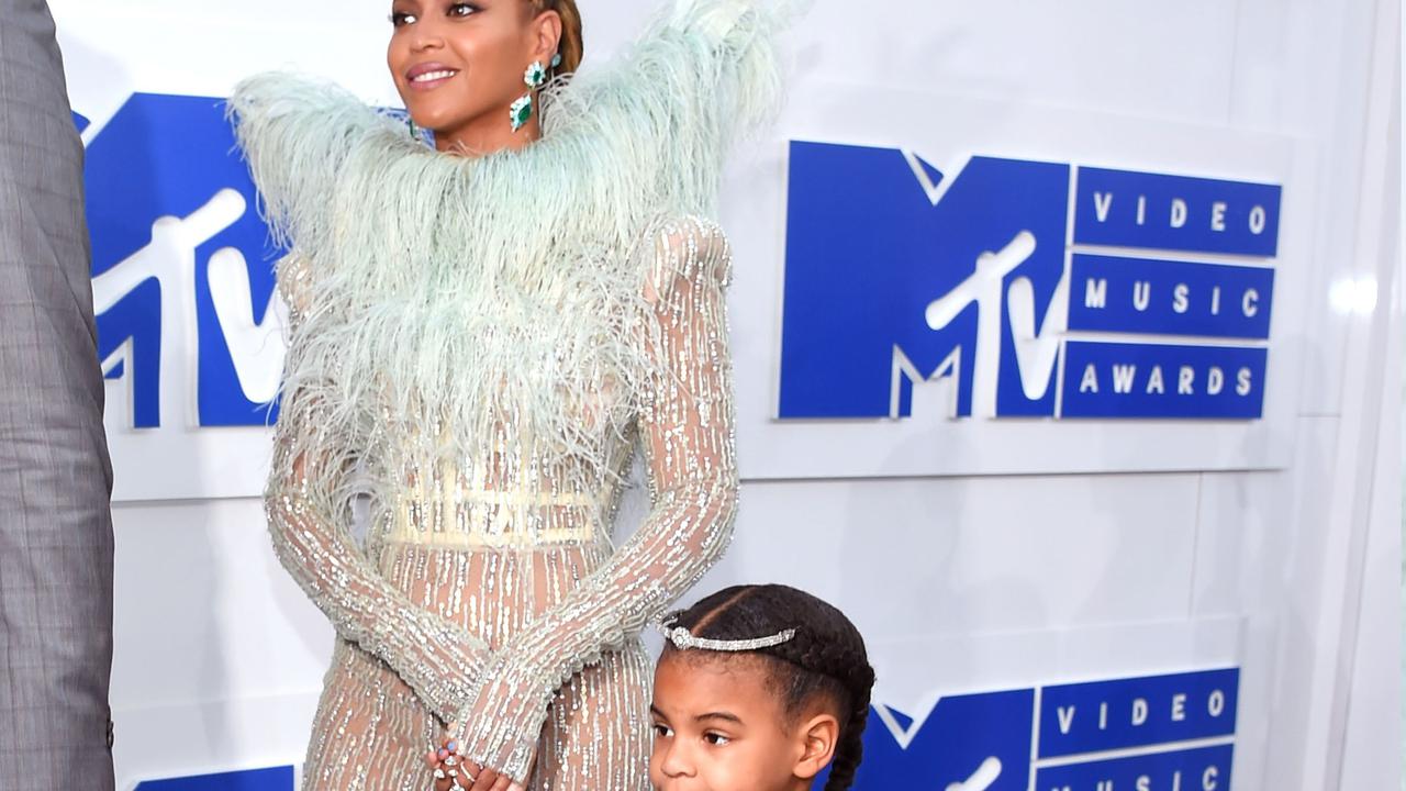 Blue Ivy gunakan busana rancangan desainer Indonesia di MTV VMA 2016