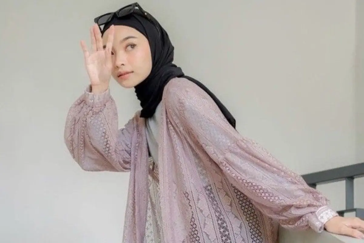 Long Cardigan Outer Brokat (Foto: Pinterest/Inspirasi OUTFIT gemez)