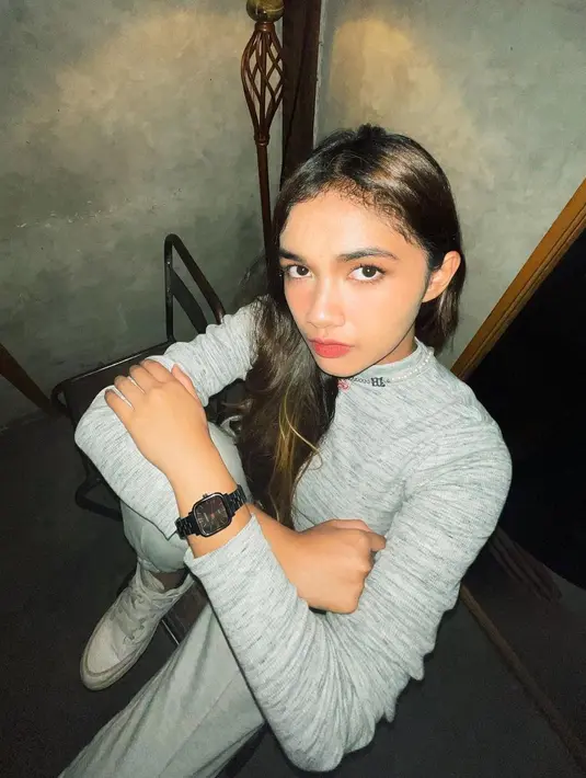 <p>[Instagram/natashaurbach]</p>