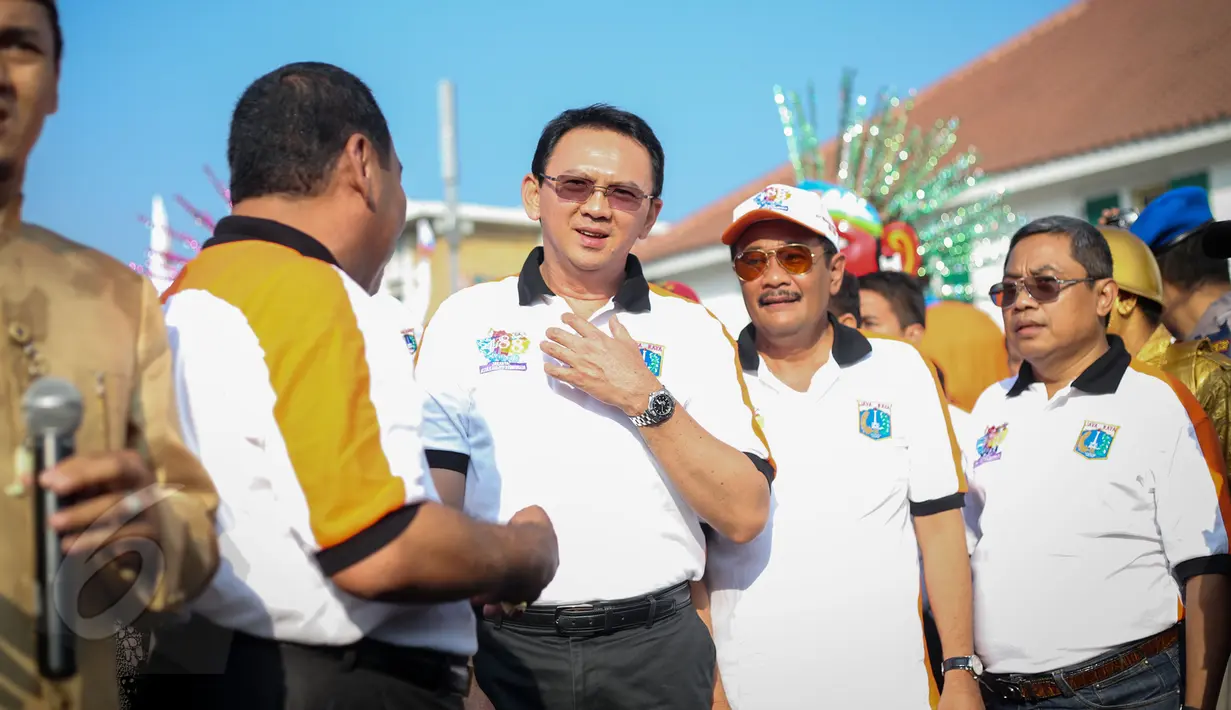 Gubernur DKI, Basuki Tjahaja Purnama dan Wagub Djarot Saiful Hidayat saat menghadiri pembukaan perayaan HUT Jakarta yang ke-488, di Taman Fatahillah, Jakarta, Minggu (31/5/2015). (Liputan6.com/Faizal Fanani)