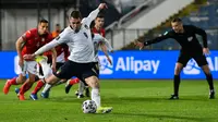 Andrea Belotti mencetak satu dari dua gol kemenangan Timnas Italia atas Bulgaria pada laga kedua Grup C kualifikasi Piala Dunia 2022 zona Eropa di Vasil Levski National Stadium, Senin (29/3/2021) dini hari WIB. (AFP/Nikolay DOYCHINOV)