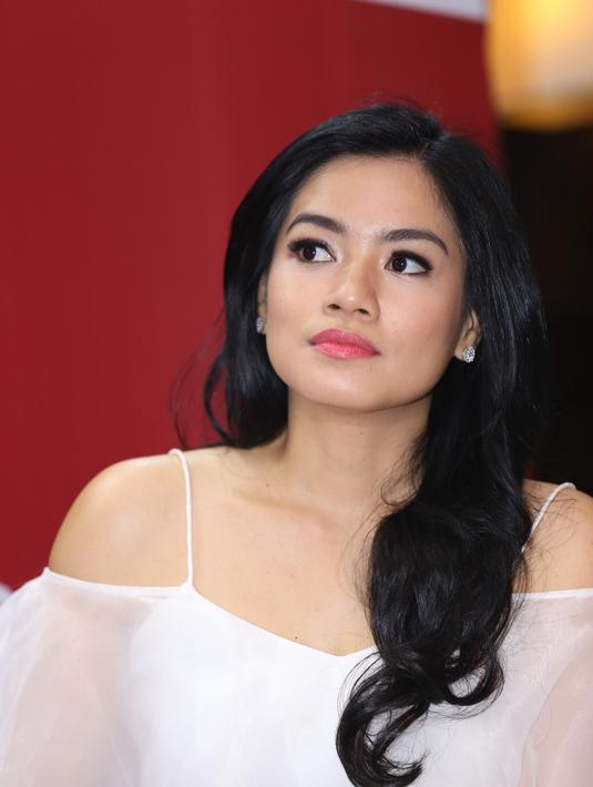 Cantik dan Stylish ala Titi Kamal Si Mama Muda - Photo ...