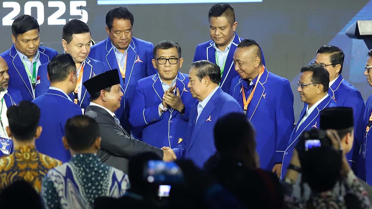 Momen Lawas Prabowo & SBY Ngobrol Serius, Sama-Sama Berseragam Jenderal TNI Bintang 2 & Pegang Tongkat Komando