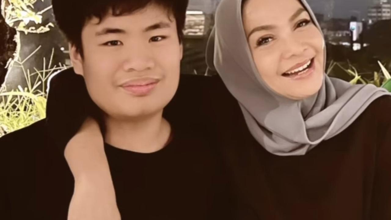 Diadopsi Oleh Rieta Amalia Sejak Kecil