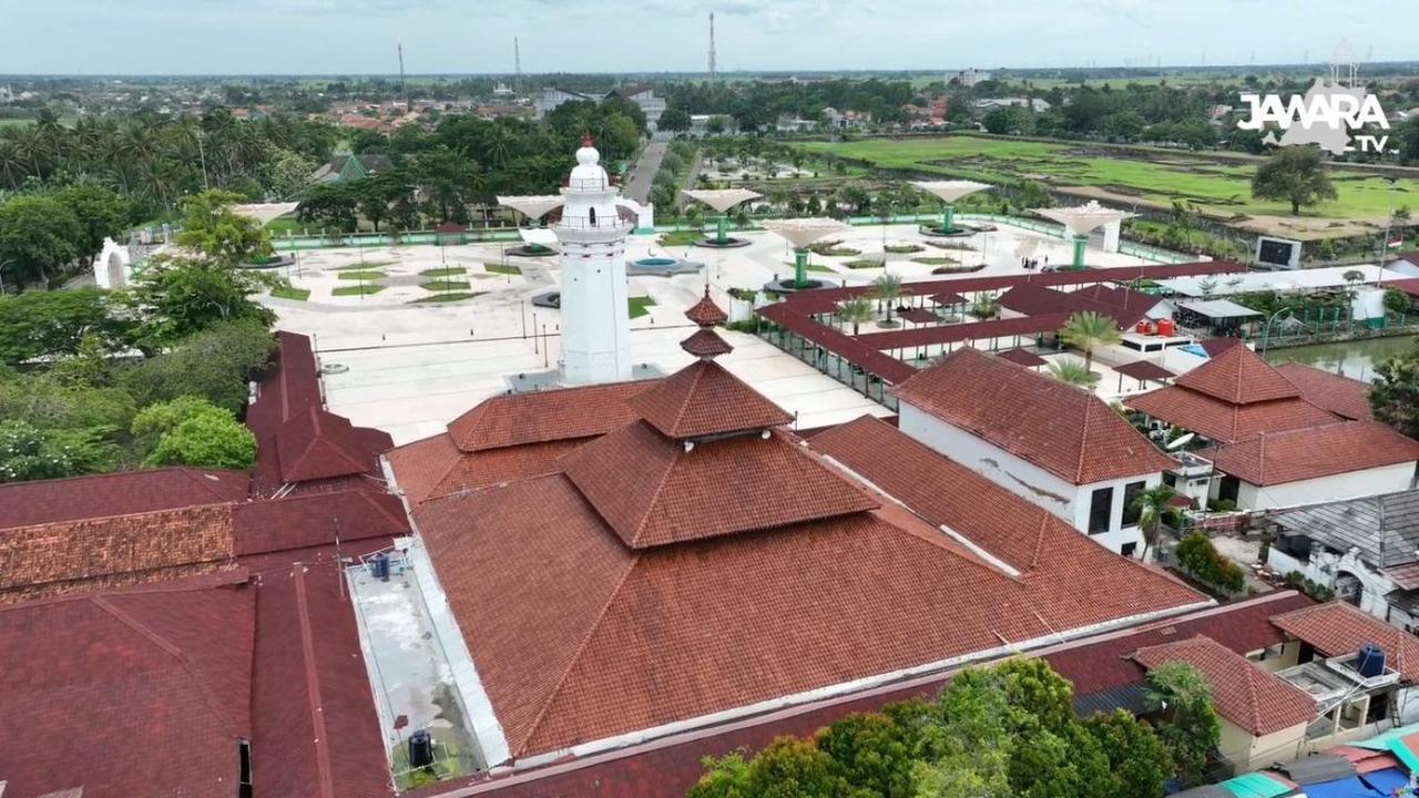 Dirancang oleh Arsitek dari Tiga Negara