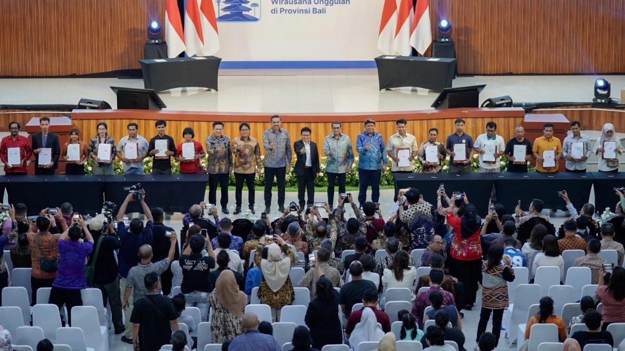 BRI Bersama Pemerintah Dorong Penguatan Ekonomi Kreatif di Bali Melalui Akad Massal KUR 1.000 UMKM