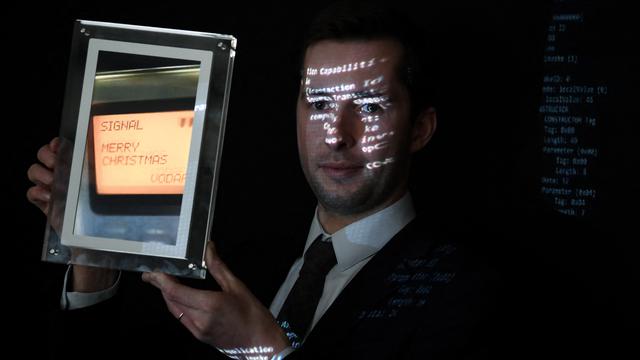 SMS Pertama di Dunia Akan di Lelang