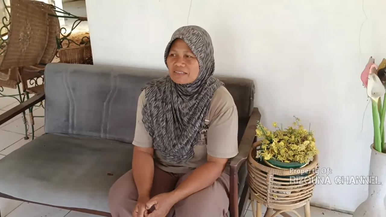 Menurut Yuyun, saat suami masih menjabat sebagai Bupati, Isye Sumarni dan keluarga sering berada di rumah tersebut. Isye Sumarni diketahui memiliki tanah seluas 2 hektar yang berada di sekitar rumah terbengkalai tersebut.<br>