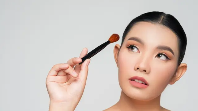 Tips Profesional Hindari Eyeshadow Patchy (Foto/Sumber: Freepik)