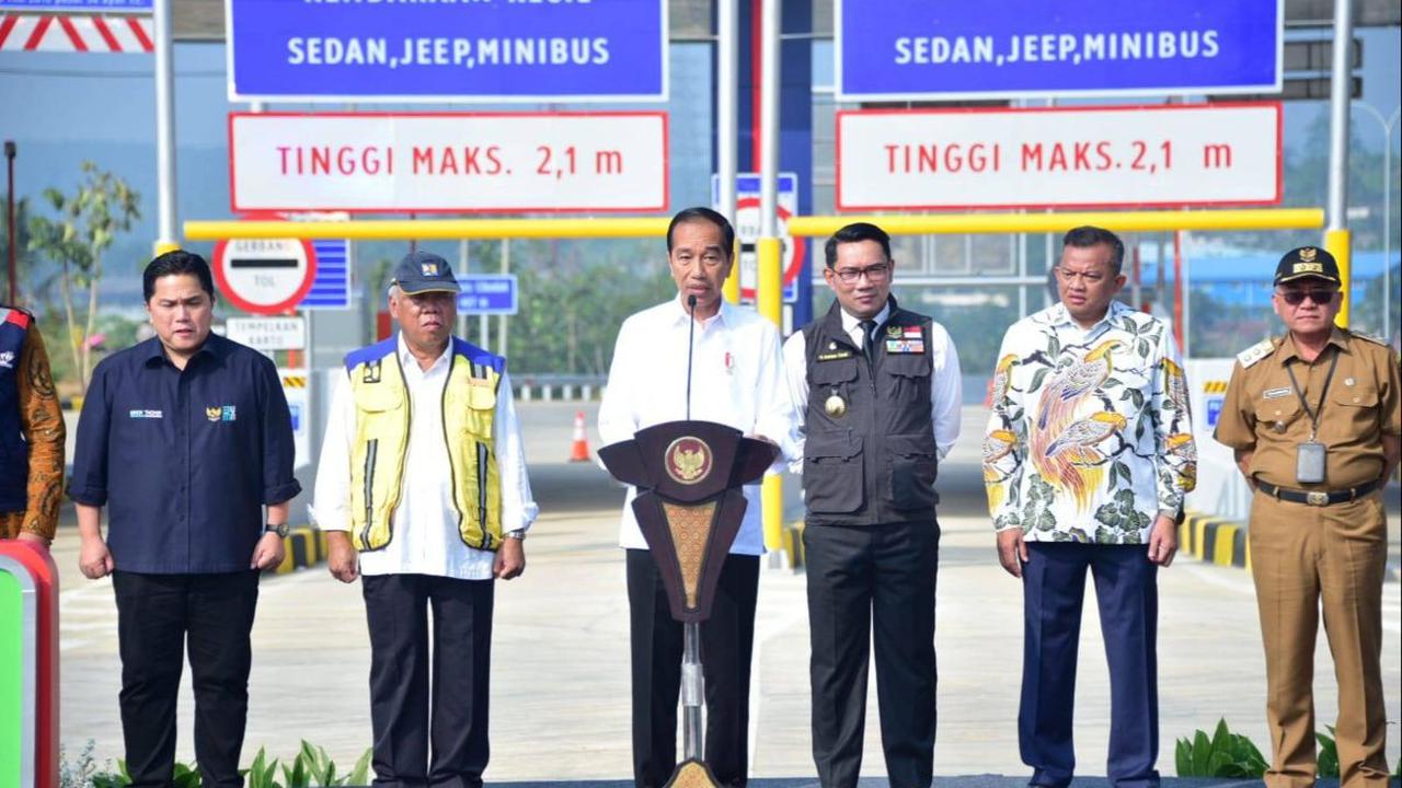 Kemudian, Presiden Jokowi pun bertanya kembali apakah waktu yang dimiliki Erick cukup untuk menarik simpati masyarakat
