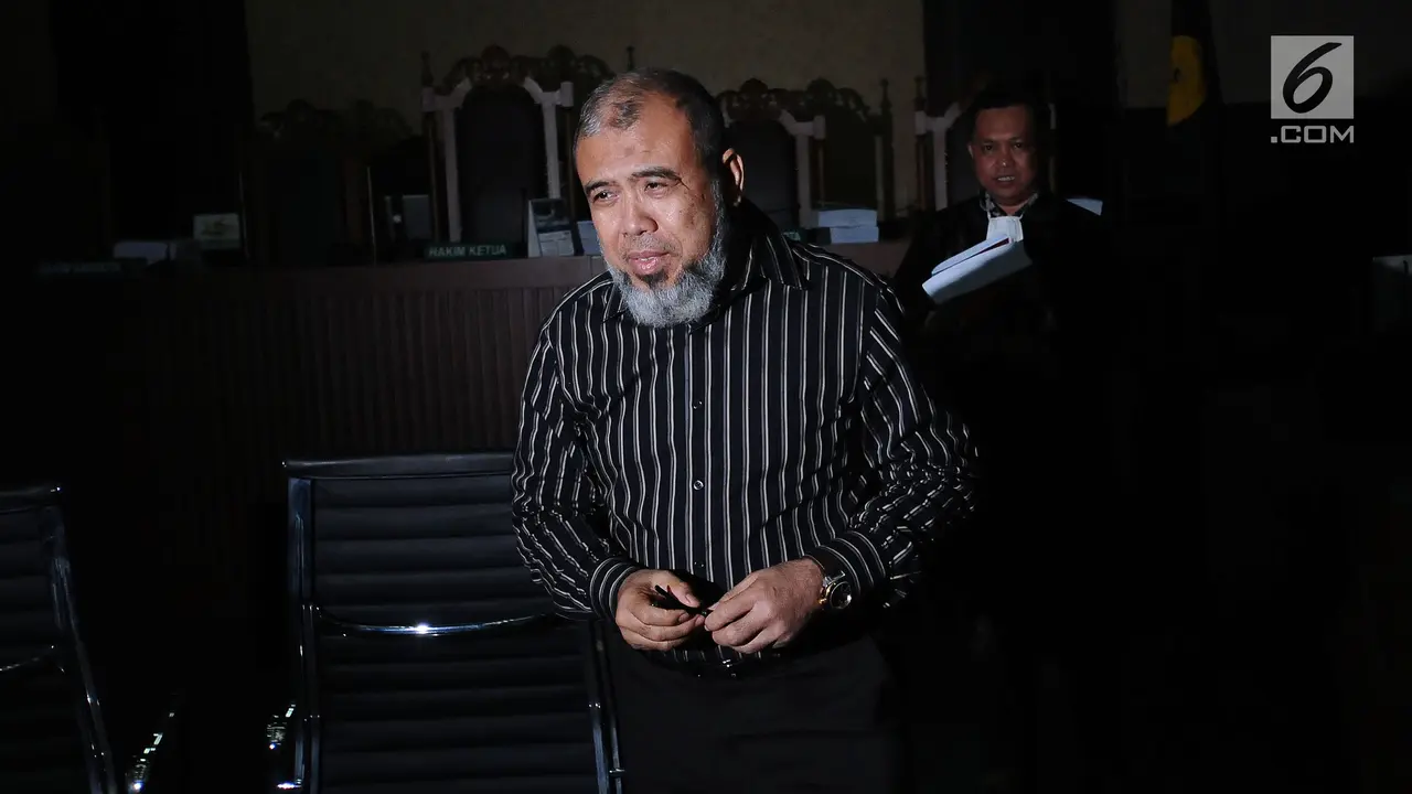 Patrialis Akbar Dituntut 12 Tahun 6 Bulan Penjara 
