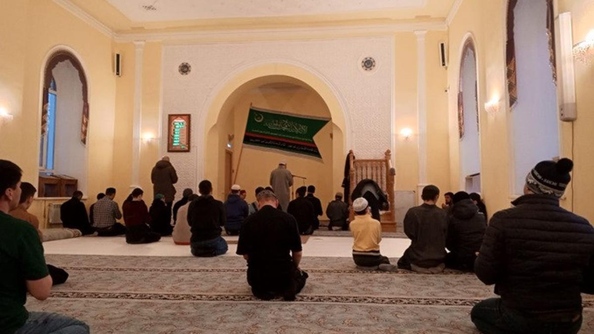Rangkaian Doa Sesudah Sholat Maghrib, Salah Satu Waktu Mustajab