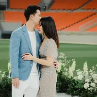 Pemain badminton Kevin Sanjaya melamar Valencia Tanoesoedibjo di Jakarta International Stadium (JIS) pada 2 Agustus 2022. Lamaran itu dilakukan bertepatan dengan ulang tahun Kevin yang ke-27. (Instagram/jessicatanoe)