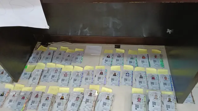 Bahu-membahu Petugas Bantu Kebut Distribusi Kartu Nusuk Jemaah Haji di H-2 Jelang Armuzna