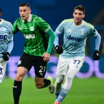 Keunggulan tim tamu diawali gol bunuh diri Tarik Muharemovic pada babak pertama. Fabio Miretti dan Jonathan David kemudian memastikan kemenangan lewat dua gol tambahan selepas jeda. (AFP/Marco Bertorello)