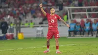 Pemain Timnas Indonesia, Dean James, merayakan gol penyama kedudukan setelah tendangan bebasnya berujung gol pada laga final FIFA ASEAN Cup 2026 melawan Thailand di Stadion Utama Gelora Bung Karno (SUGBK), Jakarta, Senin (5/10/2026). Gol tersebut tercipta pada menit ke-84.(KLY/Budy Santoso)