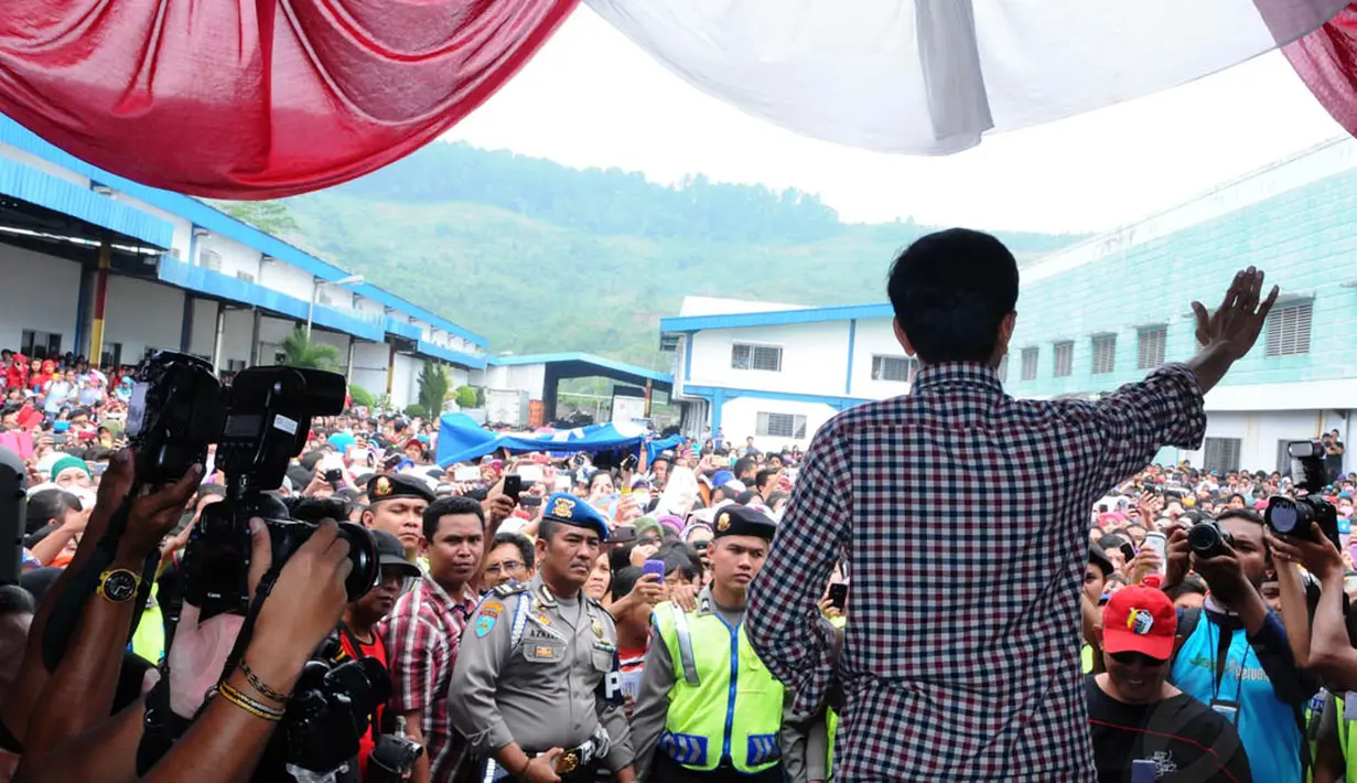 Dalam orasinya, capres nomor urut dua itu mengklaim dirinya berada di pihak buruh, Sukabumi, Rabu (2/7/14). Liputan6.com/Andrian M Tunay)