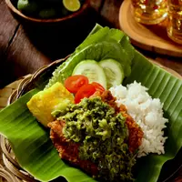 Ilustrasi ayam geprek cabe ijo./Copyright shutterstock.com