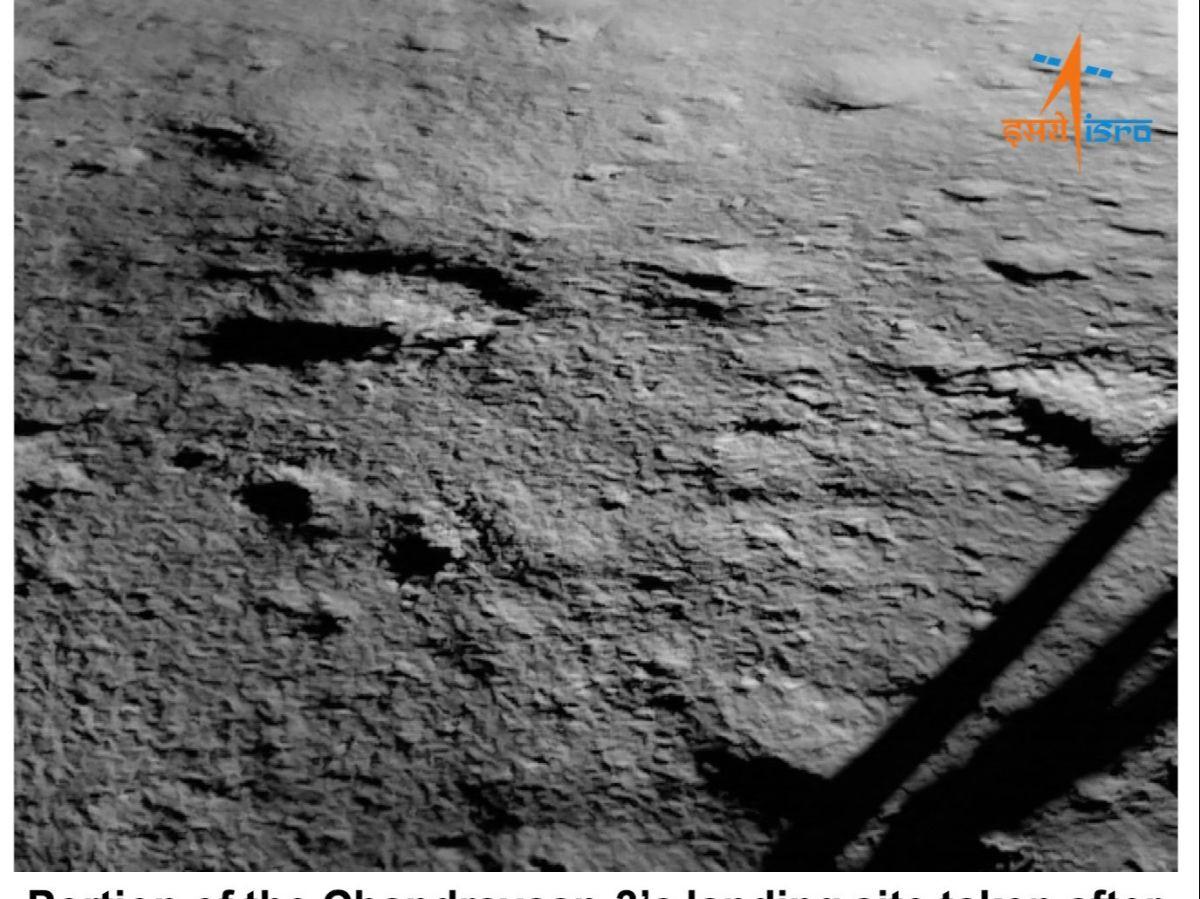 Pendaratan Pertama di Kutub Selatan Bulan