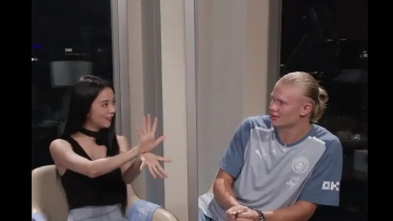 Gaya Kocak Erling Haaland Belajar Dance Flower dari Jisoo Blackpink