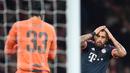 Ekspresi kekecewaan pemain Bayern Munchen, Arturo Vidal, setelah gagal memanfaatkan peluang di depan gawang Arsenal dalam lanjutan Grup F Liga Champions di Stadion Emirates, London, Rabu (21/10/2015) dini hari WIB. (EPA/Tobias Hase)