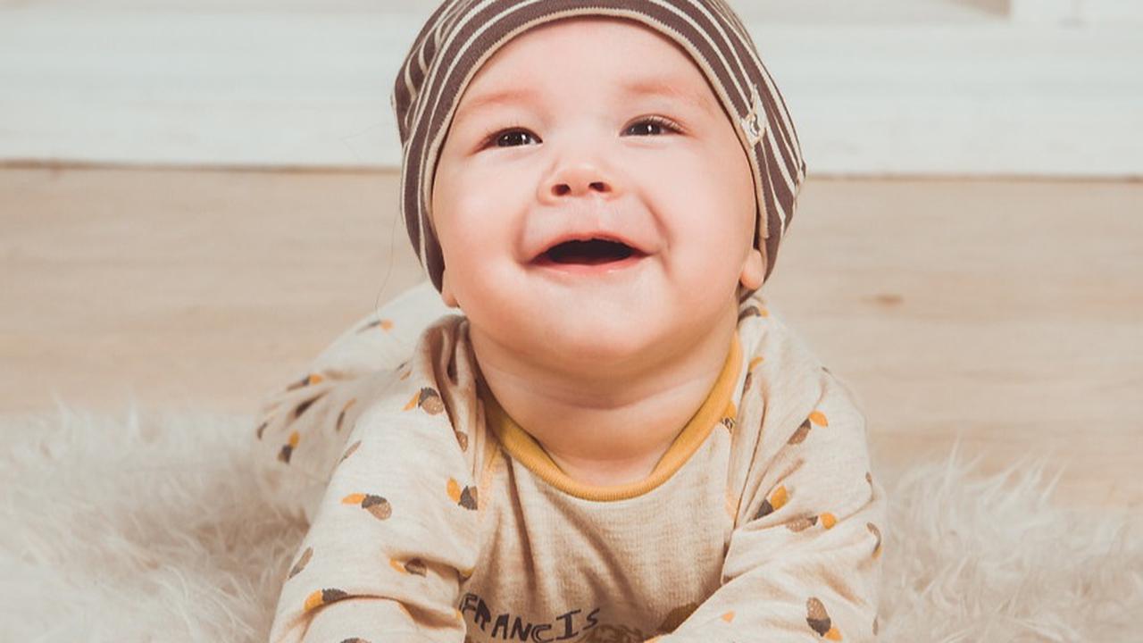 7 Manfaat Tummy Time untuk Bayi, Melatih Motorik hingga Meredakan Kembung
