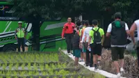 Semifinal Piala Gubernur Jatim: Persebaya Latihan di Lapangan Desa, Arema Nyaman di Stadion