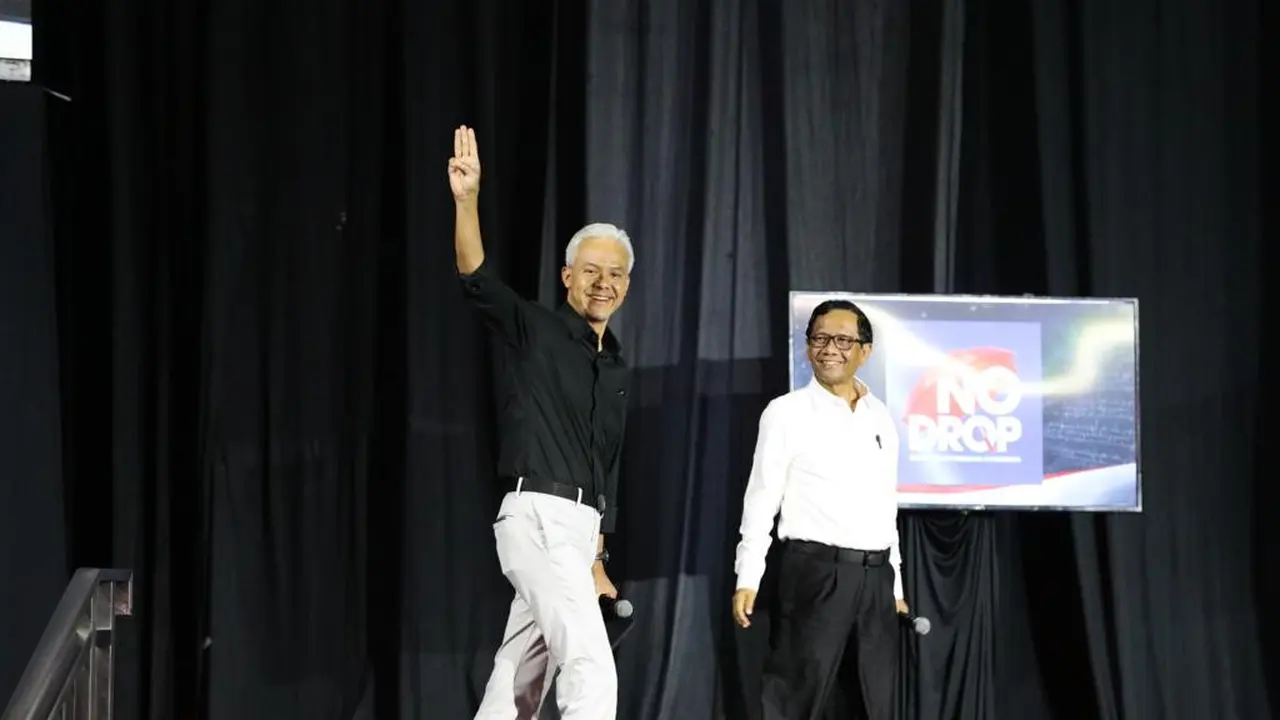 Pasangan Calon Presiden (Capres) dan Calon Wakil Presiden (Cawapres) nomor urut 3, Ganjar Pranowo - Mahfud MD berkesempatan hadir dalam acara Gagas RI Kampus Kompas bertajuk "Pemimpin Bicara Bangsa" di Airlangga Convention Center, Kampus C Universitas Air
