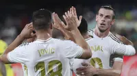 Penyerang Real Madrid, Gareth Bale berselebrasi usai mencetak gol ke gawang Villareal pada pertandingan La Liga Spanyol di stadion Ceramica (1/9/2019). Bale mencetak dua gol dan menyelamatkan Madrid dari kekalahan. (AP Photo/Alberto Saiz)