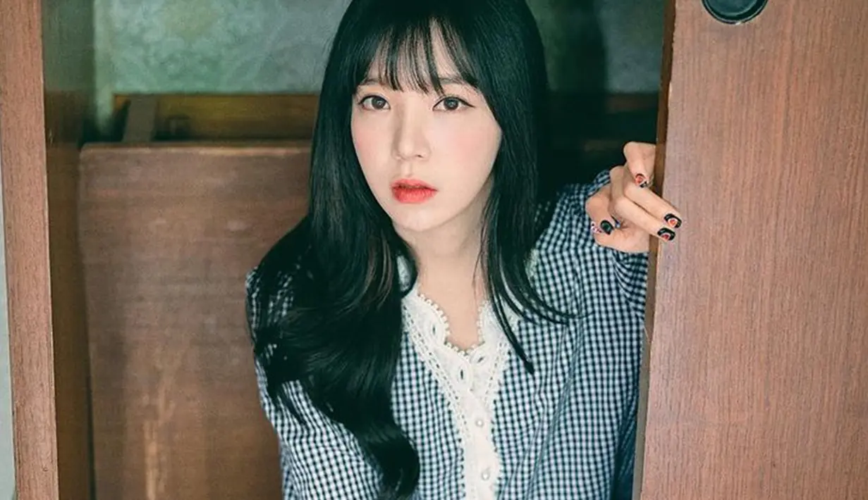 <p>Banyak yang menyebut jika PURE.D memiliki wajah yang mirip dengan artis, salah satunya Irene Red Velvet Ia bahkan pernah mengunggah video tutorial make up leader Red Velvet itu saat comeback lagu Rookie. (Liputan6.com/IG/@pure.ddd)</p>