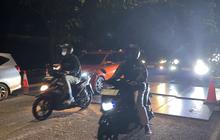 Sempat Macet Parah, Lalu Lintas Lenteng Agung Mulai Normal Usai Jalan Ambles Ditutup Plat Besi