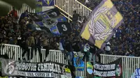 Pendukung Persib memadati tribun penonton Stadion Pakansari, Bogor, Sabtu (13/8/2016). (Liputan6.com/Helmi Fithriansyah)