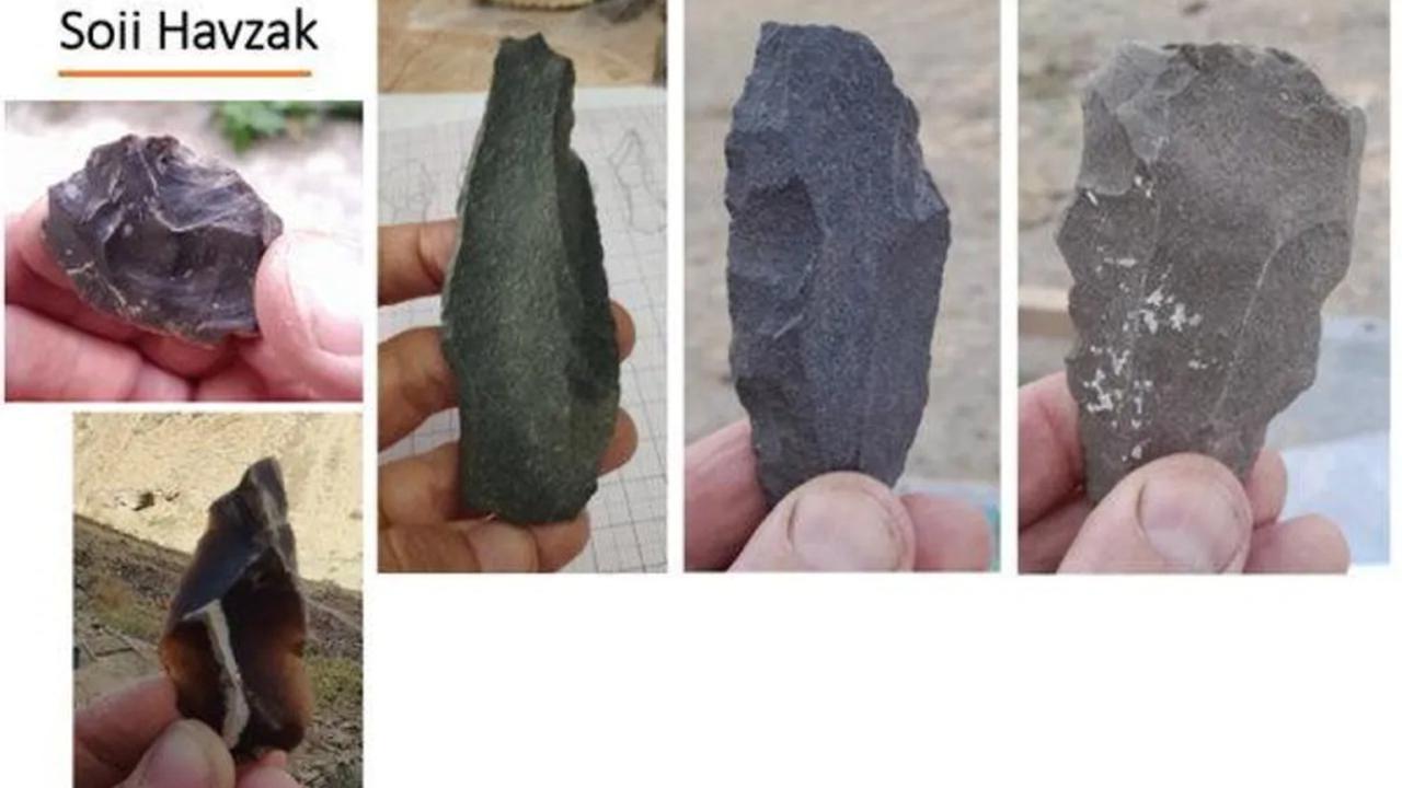 Perkakas batu yang ditemukan di permukiman manusia purba berusia 150.000 tahun di Tajikistan.