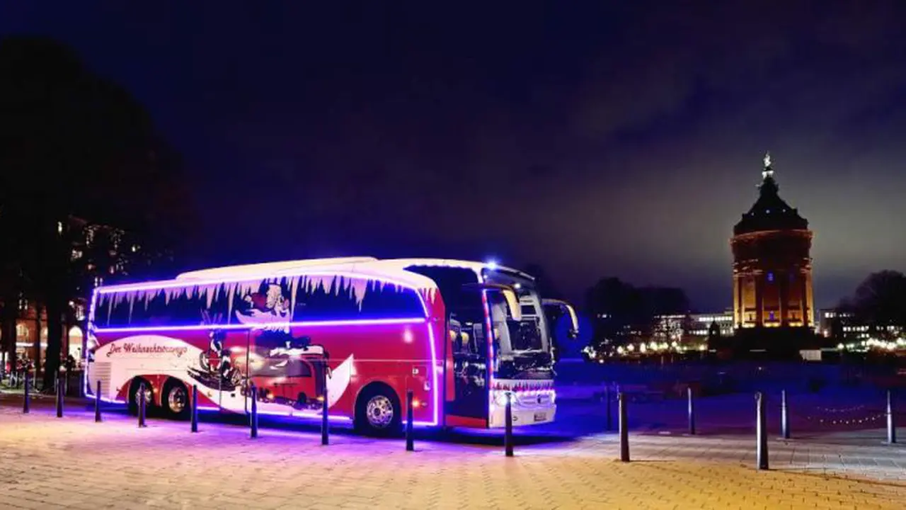 Sambut Natal, Bus Mercedes Benz Digambari Corak Sinterklas