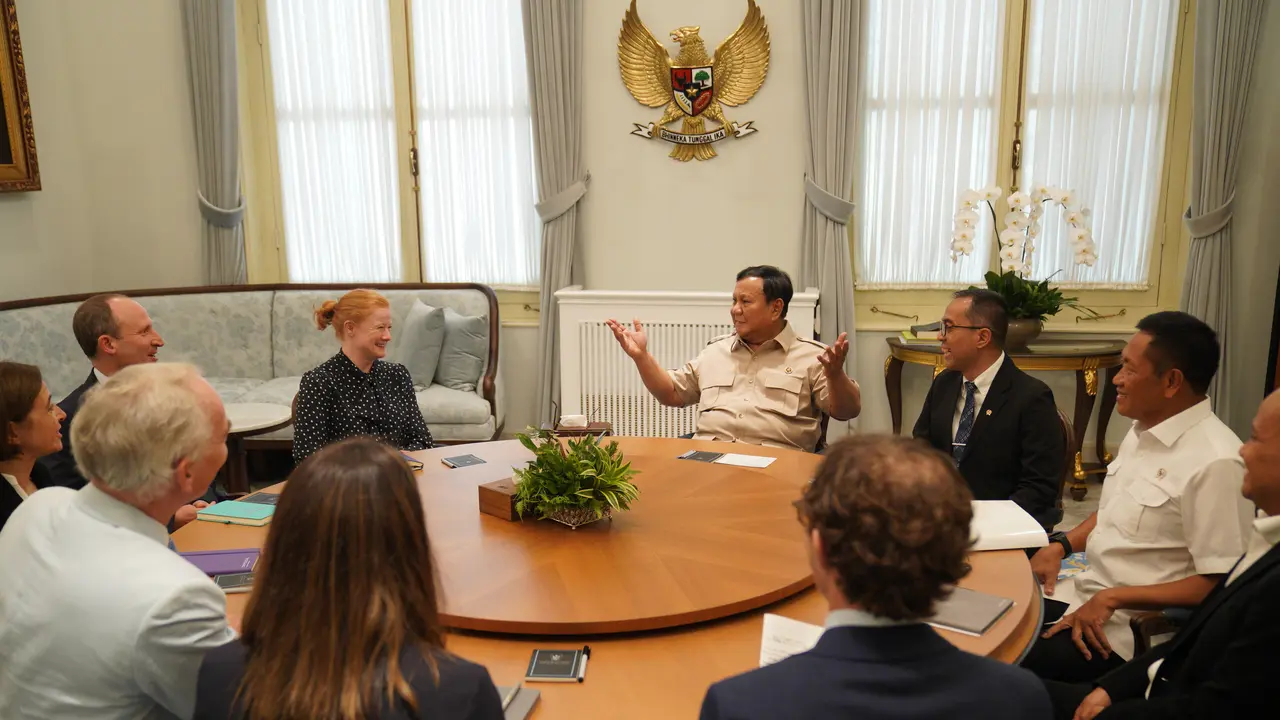 Presiden Prabowo Subianto didampingi Menteri Pendidikan Tinggi, Sains, dan Teknologi Brian Yuliarto bertemu delegasi Imperial College di Istana Negara, Jakarta, Senin, 22 Juni 2026. (Foto: Badan Komunikasi RI)