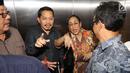 Budayawati Sukmawati Soekarnoputri menaiki lift menuju ruangan Ketua MUI, Ma'ruf Amin di kantor Majelis Ulama Indonesia (MUI), Jakarta, Kamis (5/4). Sukmawati memilih bungkam dan hanya melempar senyuman kepada para wartawan. (Liputan6.com/Angga Yuniar)