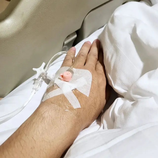 Dude Harlino baru saja jalani operasi amandel (Foto: Instagram/@dude2harlino)