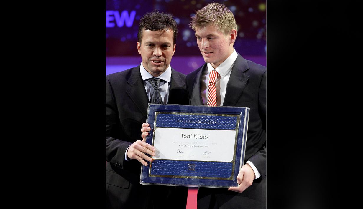 Pemain Real Madrid Toni Kroos menjadi salah satu pemain bintang dunia yang terpilih menjadi pemain terbaik Piala Dunia U-17 2007. Kroos yang juga pernah memperkuat Bayern Munchen, mencetak lima gol di sepanjang gelaran turnamen yang berlangsung di Korea Selatan tersebut. (AFP/Fabrice Coffrini)