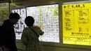 Penumpang melihat peta di stasiun kereta bawah tanah Nagoya, Jepang (23/9/2019). Nagoya merupakan kota terbesar keempat di Jepang dalam jumlah penduduk. (AP Photo/Christophe Ena)