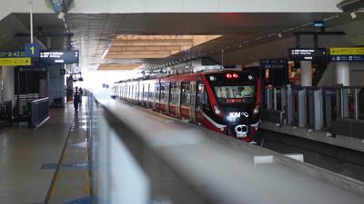 Operasional LRT Jabodebek Tetap Normal di Tengah Sebaran Abu Vulkanik