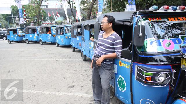 20150815-PT PGN Gratiskan Warga Jakarta Naik Bajaj Gas di HUT RI ke-70-Jakarta