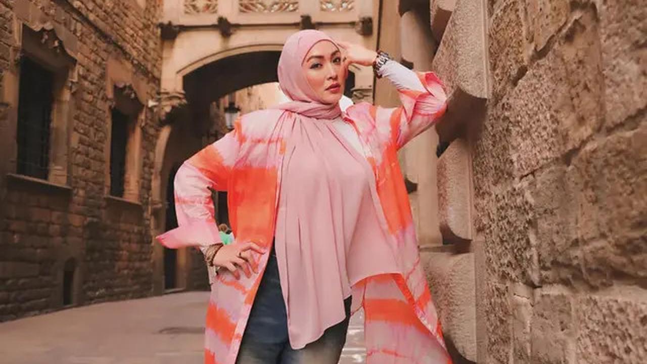 Profil Raden Brotoseno Suami Tata Janeta, Kini Jadi Produser Film Usai Diberhentikan dari Kepolisian