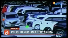 Berkat rekaman CCTV, polisi berhasil membekuk lima orang pembobol mobil di Bandara Adisutjipto, Yogyakarta. Sejumlah barang bukti seperti laptop dan uang tunai milik korban diamankan.