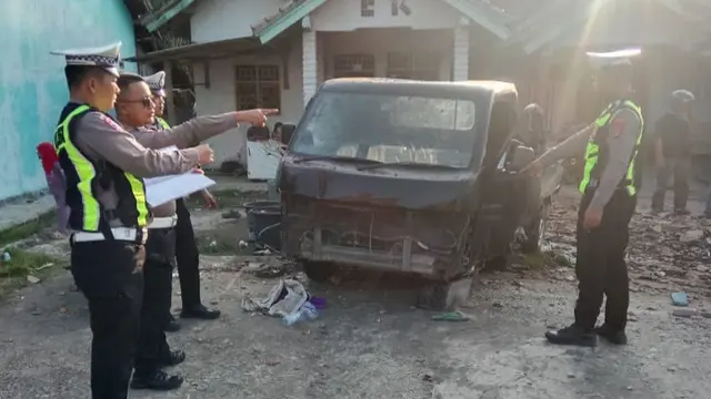 Kecelakaan maut melibatkan mobil pikap yang mengangkut rombongan santri di Lampung Selatan. (Dok. Istimewa).
