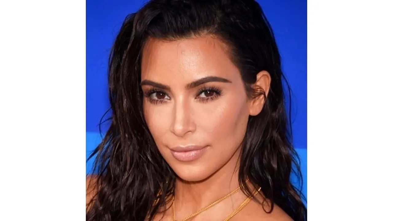 Anting Bibir, Aksesori Penambah Gaya ala Kim Kardashian