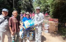 Bakamla Salurkan Bantuan Darurat untuk Warga Makoa Terdampak Longsor di Sitaro
