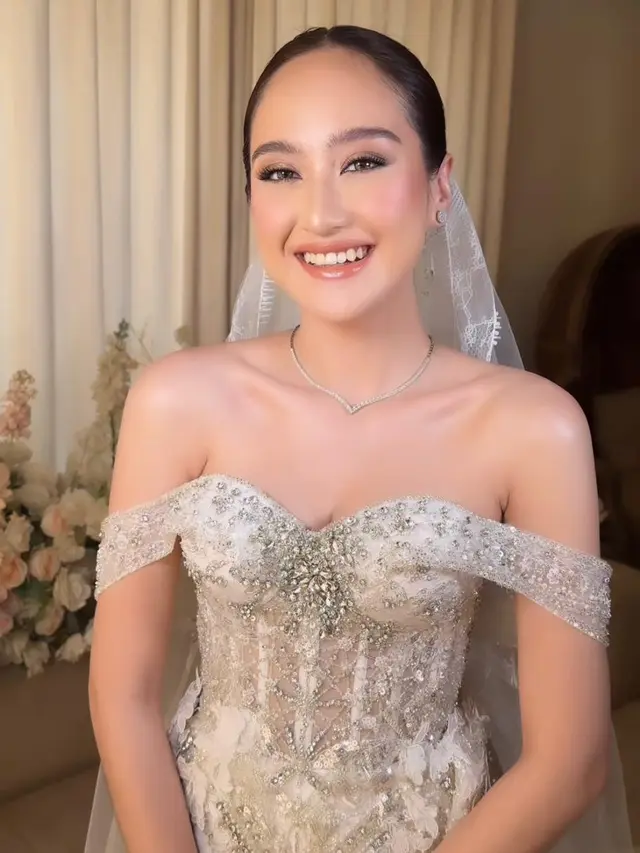 8 Potret Salshabilla Adriani Tampil Secantik Princess Kenakan Bridal Robe dan Gaun Putih saat Resepsi Pernikahan di Bali